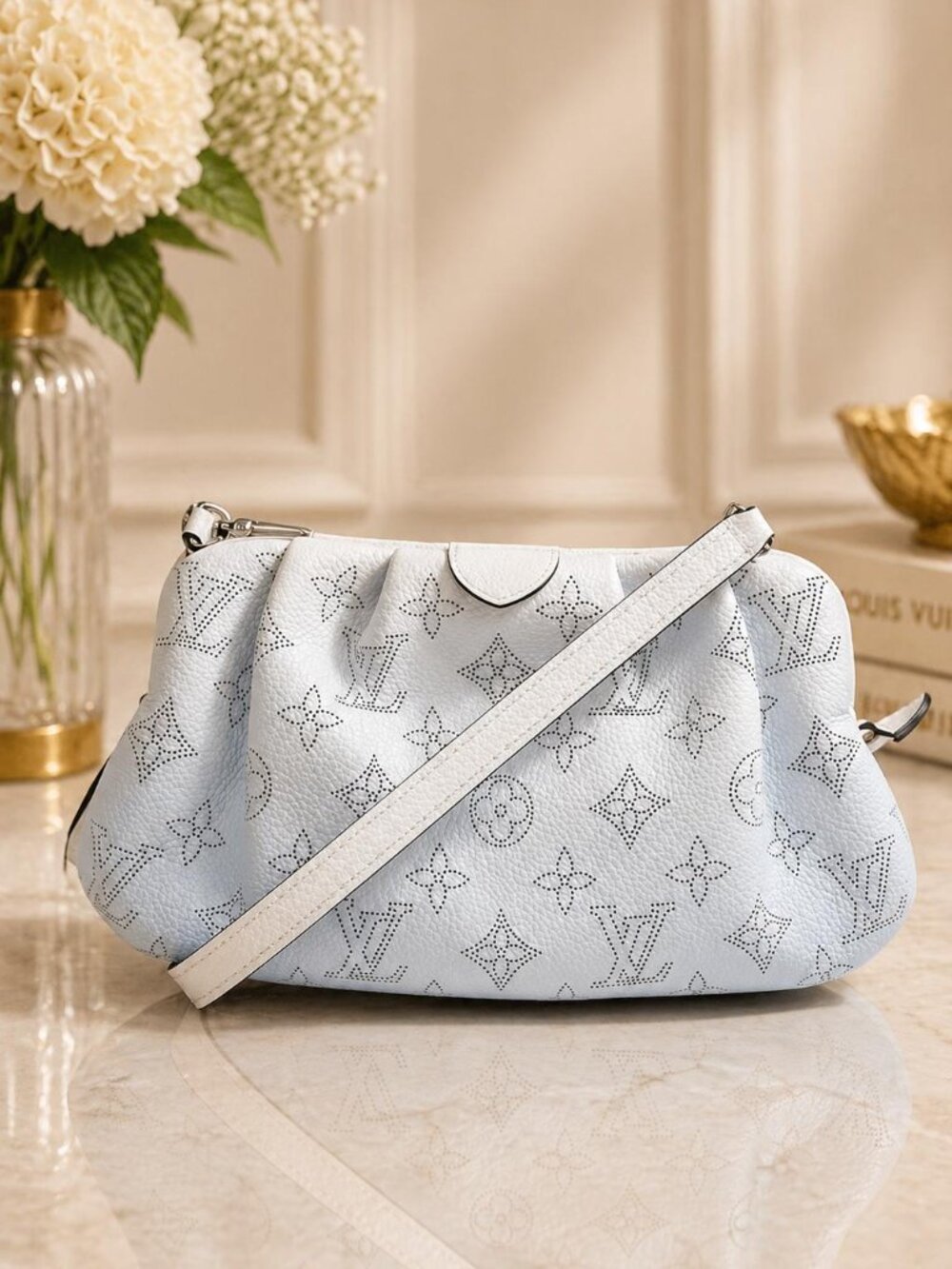 Authentic Louis Vuitton Skala Mini Mahina White Leather Crossbody Clutch Luxury
